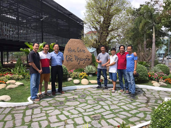 Nguyễn Tấn Lên: Thành công với mô hình trồng lan trên mái nhà và những chia sẻ về câu chuyện khởi nghiệp từ hoa phong lan (lan Var)