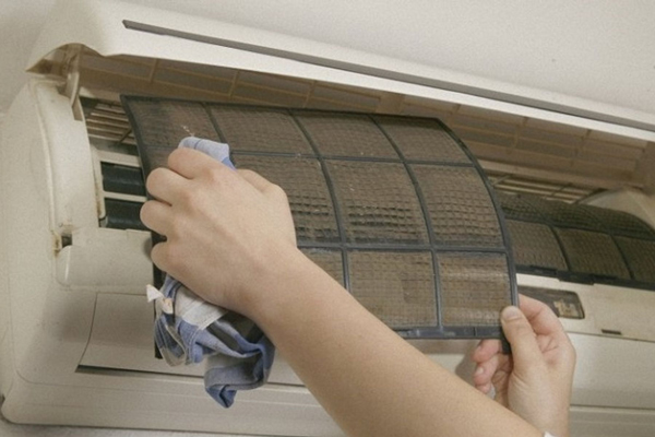Những lý do nên bảo trì và vệ sinh máy lạnh thường xuyên