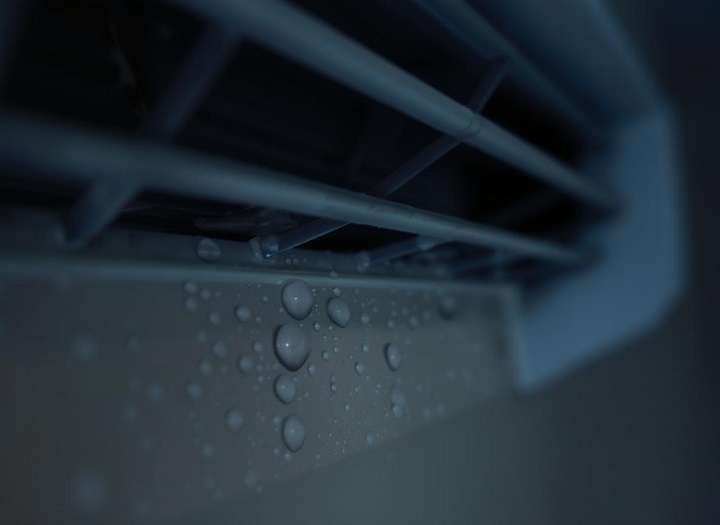 Vệ sinh máy lạnh xong bị chảy nước do kỹ thuật sai hay máy bị sự cố